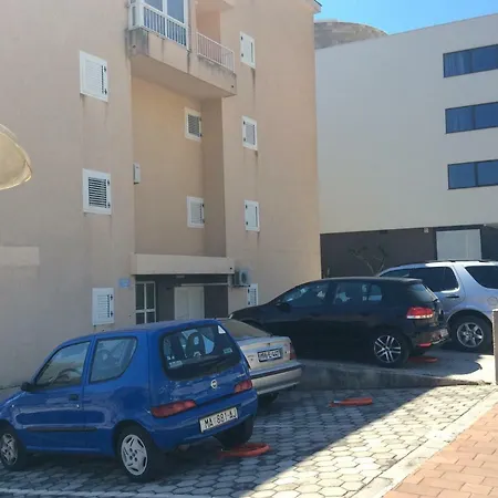 Karmela Apartment