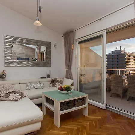 Karmela Apartament *
